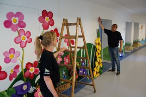 vægmaleri-udsmykning-holbæk-sygehus-børneambulatorium-Sommer-Larsen