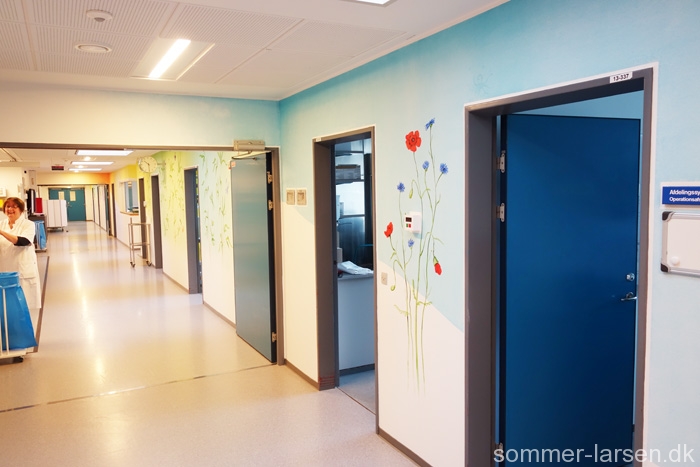 Holbæk-sygehus-operationsgang-vægmaleri-indretning-24  